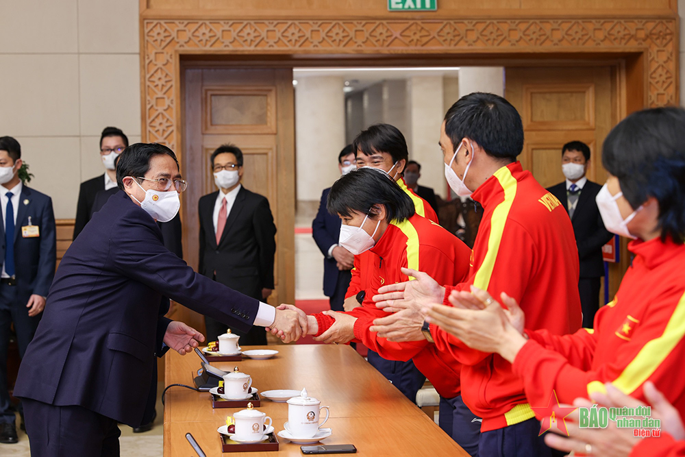 Thủ tướng Phạm Minh Chính gặp gỡ, chúc mừng và khen thưởng Đội tuyển bóng đá nữ Việt Nam